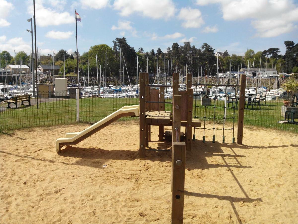 Gite De La Plage Lezardrieux Exterior photo